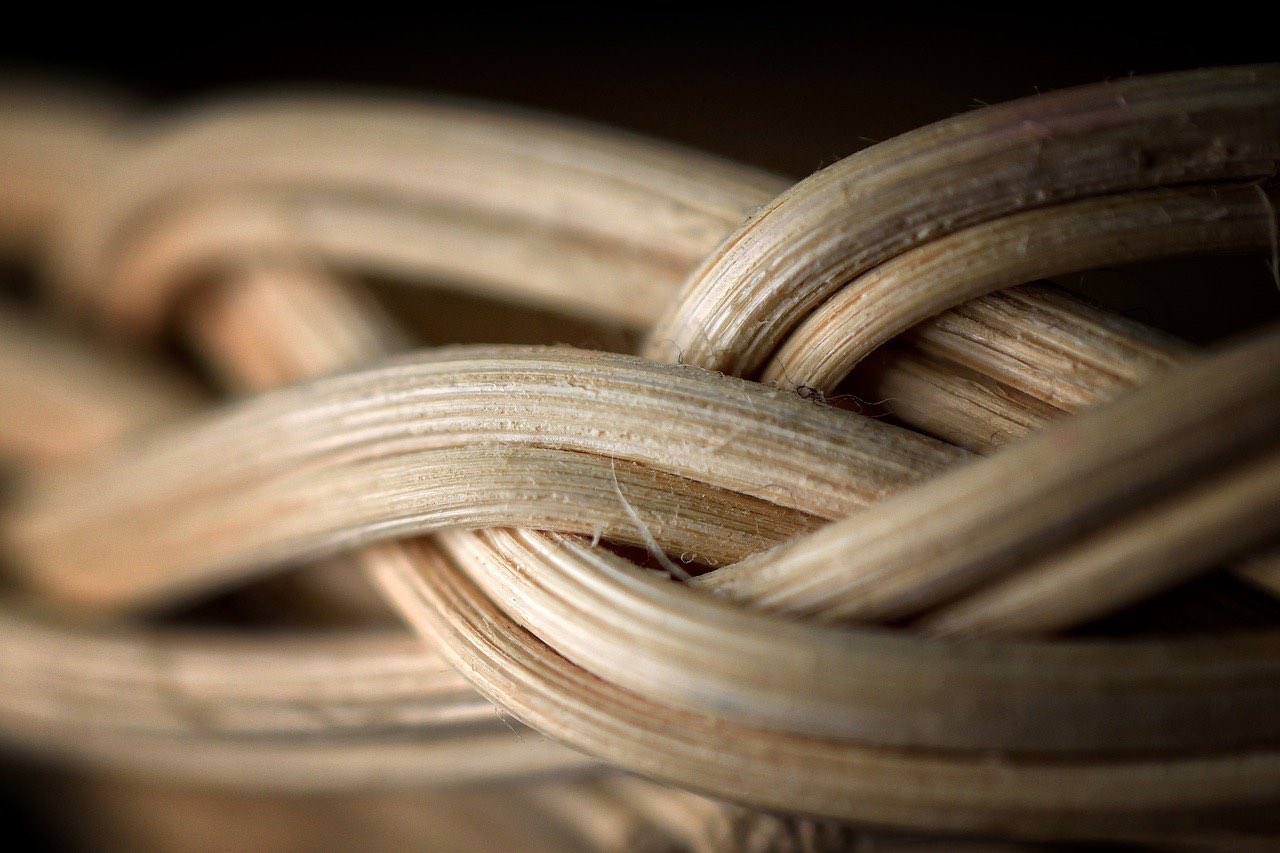 Rattanmöbel passen zum Japandi-Stil